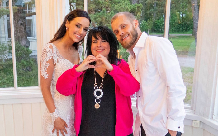 Ngắm vẻ đẹp rực lửa của vợ chân sút hạ sát Man City Ảnh 2