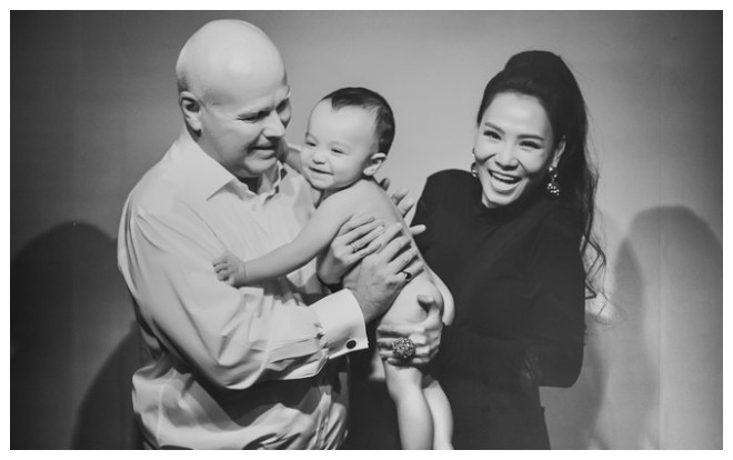 Thu Minh lần đầu công khai hình ảnh cận mặt của con trai đầu lòng với chồng Tây Ảnh 2