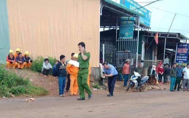 Xe tải làm đứt dây cáp quang rơi xuống đường khiến 2 học sinh là chị em ruột bị điện giật tử vong Ảnh 2