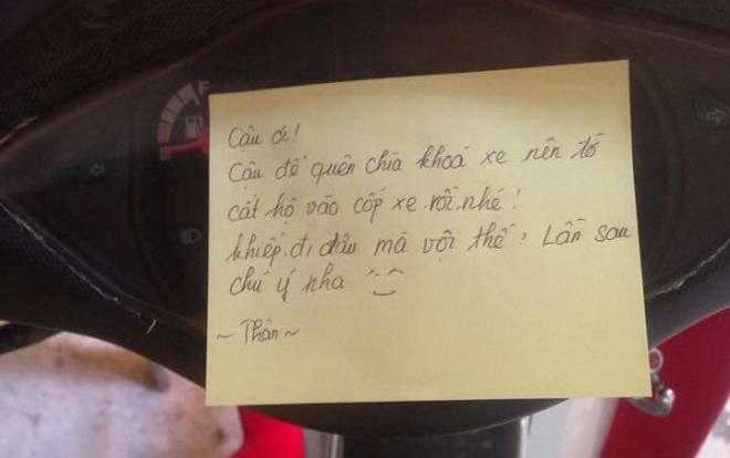 Thấy bạn quên rút chìa khóa xe máy và màn 'ra tay nghĩa hiệp' của nam sinh khiến CĐM đồng loạt 'bó tay' Ảnh 2