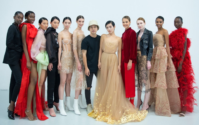 Góc tự hào: NTK Việt đem 20 thiết kế đến với London Fashion Week 2020, có mẫu được mạ vàng ròng 24k Ảnh 2