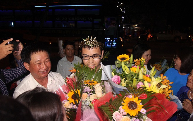 Nghệ An chào đón nhà vô địch 'Đường lên đỉnh Olympia 2019' trở về sau chiến thắng đầy tự hào Ảnh 2