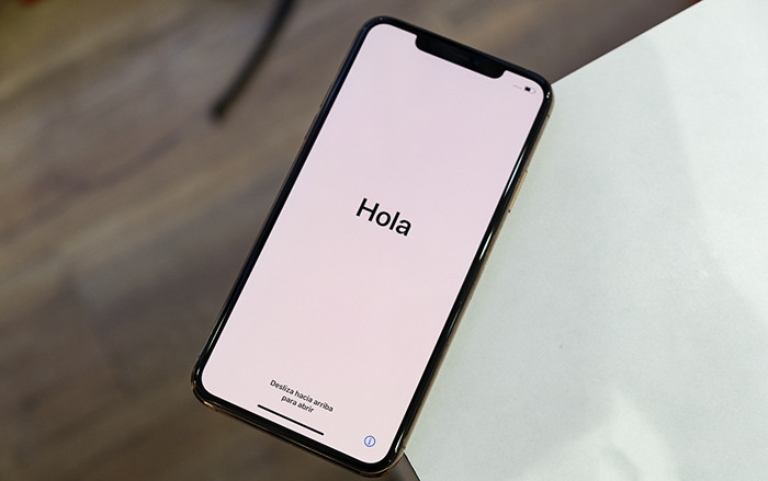 Cận cảnh iPhone 11 Pro Max đầu tiên tại Việt Nam: Thiết kế không mới, cụm camera siêu to khổng lồ Ảnh 2