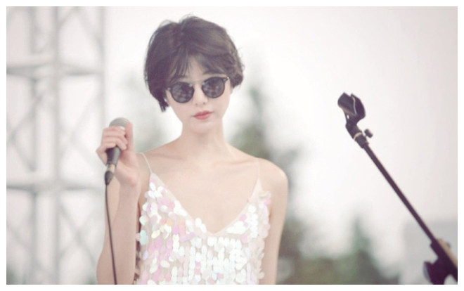 Sau 6 năm ly hôn với Vương Phi, Lý Á Bằng đã tìm được tình yêu mới xinh đẹp và thần thái không hề kém cạnh 'thiên hậu Hong Kong' Ảnh 2