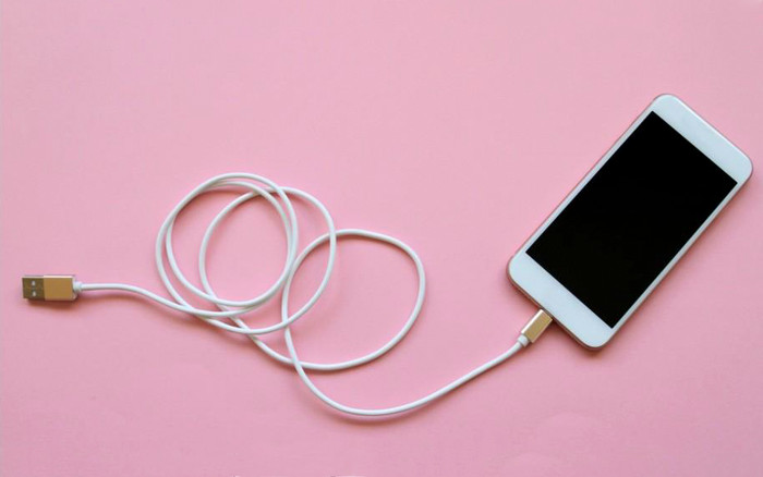 Lý do bất ngờ đằng sau hiện tượng iPhone phát ra âm báo lần 2 khi đang cắm sạc Ảnh 2