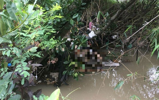 Phát hiện thi thể nữ giới đang phân hủy, trên tay có xăm số điện thoại Ảnh 2