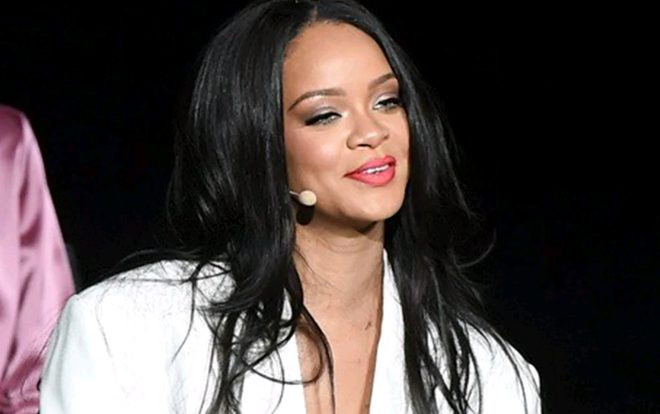 Đến sự kiện muộn hai tiếng rưỡi, Rihanna khiến netizen Hàn phẫn nộ Ảnh 2