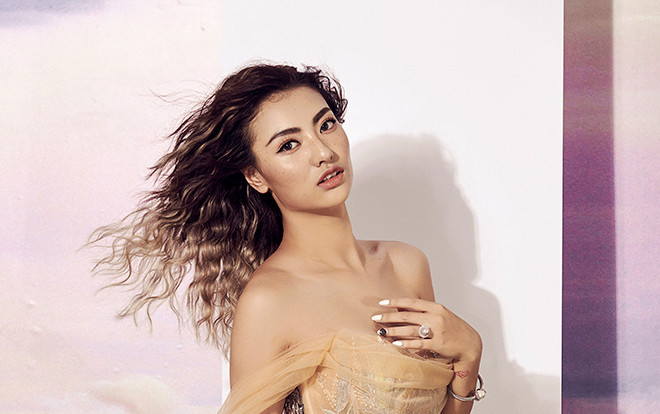 Giữa tin đồn bầu bí, Hồng Quế khoe body đẹp tựa nữ thần trong thiết kế của Hà Duy Ảnh 2