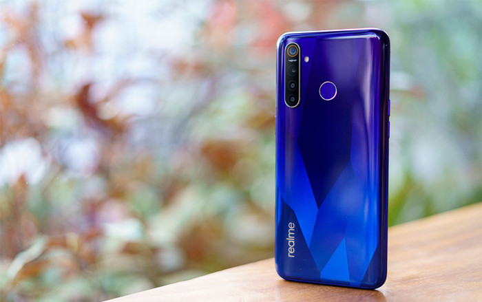 Mở hộp Realme 5 Pro tại Việt Nam: 4 camera, pin 'khủng' 4.035 mAh kèm sạc nhanh VOOC Ảnh 2