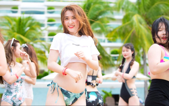 Chia tay Bùi Tiến Dũng, bạn gái đại gia 'gây bão' trên báo Trung Quốc Ảnh 2