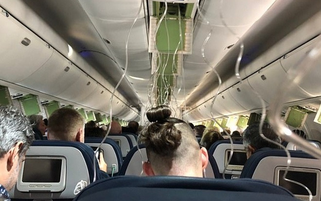 Hành khách 'sợ xanh mặt' khi máy bay lao xuống hơn 8.800 mét chỉ trong 7 phút Ảnh 2