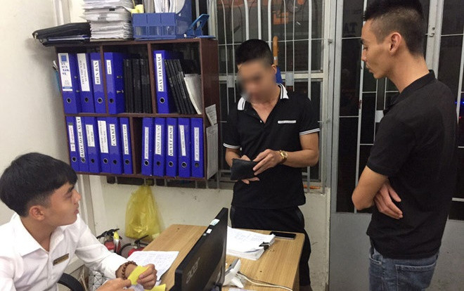 Tài xế taxi trả lại 30 triệu đồng cho khách làm rơi trên xe Ảnh 2