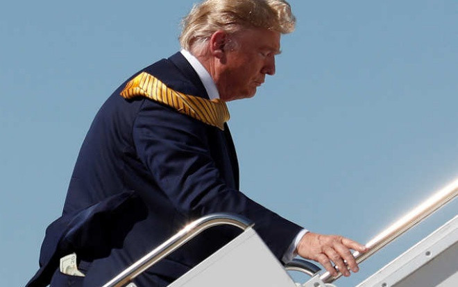 Ông Trump lý giải thói quen nhét tờ 20 USD sau túi quần Ảnh 2