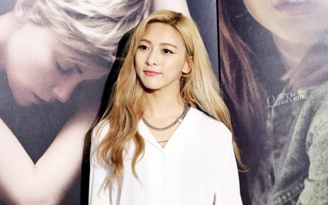 Sau 10 năm ròng rã, Luna rời SM Ent tưởng sự nghiệp ca hát sẽ khởi sắc, kết quả lại đi bán hàng online Ảnh 2