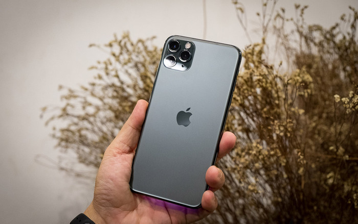 Cận cảnh iPhone 11 Pro Max xanh bóng đêm tại VN: Không quá nổi bật nhưng hấp dẫn lại có thừa! Ảnh 2