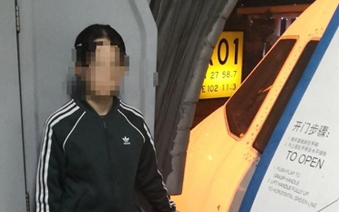 Hành khách Trung Quốc ném tiền xu từ máy bay xuống để… chữa bệnh tiêu chảy Ảnh 2