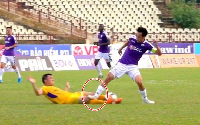 Trưởng ban trọng tài: Văn Quyết đáng bị thẻ đỏ Ảnh 2