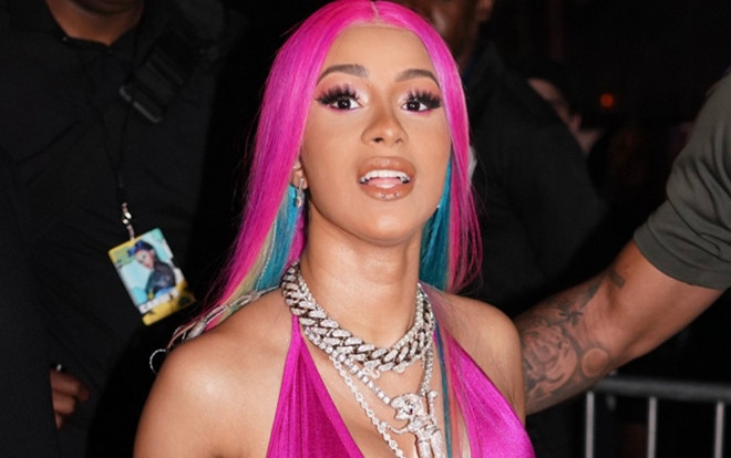 Bị tố thuộc băng đảng tội phạm khét tiếng, cách Cardi B đáp trả khiến ai cũng … bật người Ảnh 2