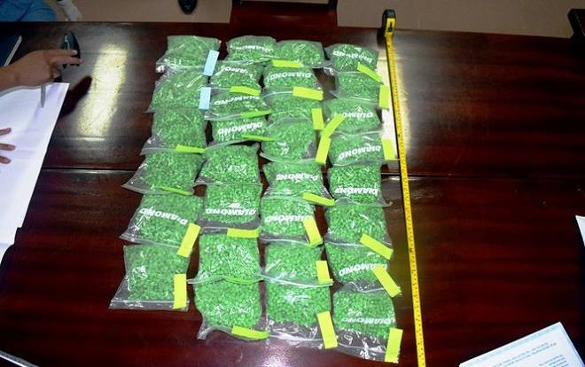 Bắt quả tang đôi nam nữ mang theo va li chứa 30.000 viên ma túy tổng hợp trên tàu hỏa Ảnh 2