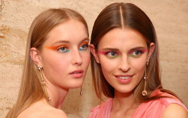 Toát mồ hôi hột với phong cách trang điểm neon đón xuân 2020 từ tuần lễ thời trang New York Ảnh 2