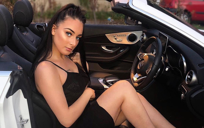 Đọ vòng 1 của hai nàng WAGs nóng bỏng nhất cuộc đại chiến Chelsea - Liverpool Ảnh 2