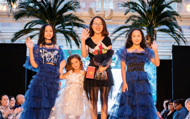 Mẫu nhí Anh, Mỹ lung linh trong trang phục của NTK Việt tại London Fashion Week Ảnh 2