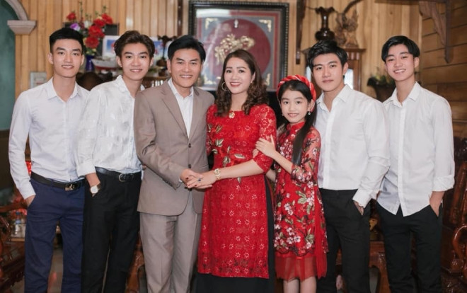 Bà mẹ Nghệ An lên MXH tuyển dâu cho 4 cậu con trai soái ca khiến các cô gái rần rần 'ứng tuyển' Ảnh 2