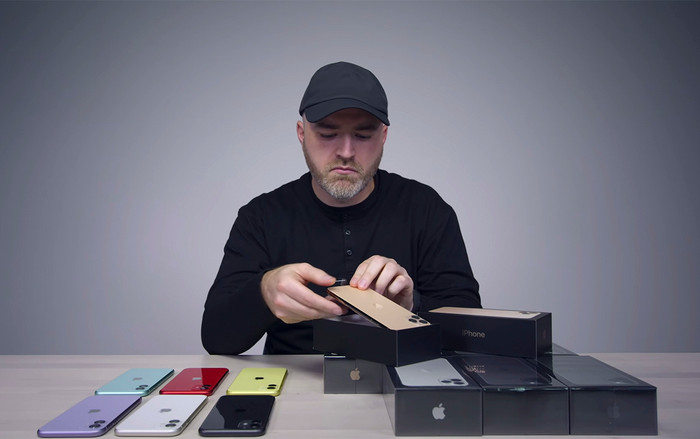 Đập hộp cùng lúc 14 phiên bản iPhone 11, YouTuber nổi tiếng khiến ai cũng phải 'trầm trồ' Ảnh 2