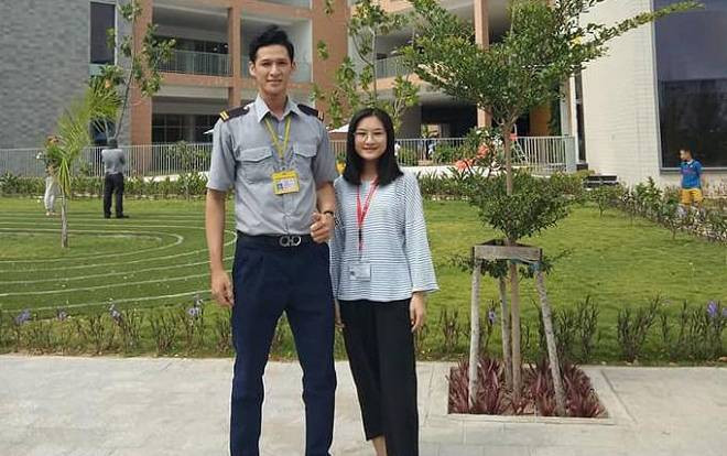 Nam nhân viên bảo vệ ĐH Tôn Đức Thắng bất ngờ nổi tiếng vì sở hữu chiều cao lý tưởng cùng gương mặt điển trai Ảnh 2