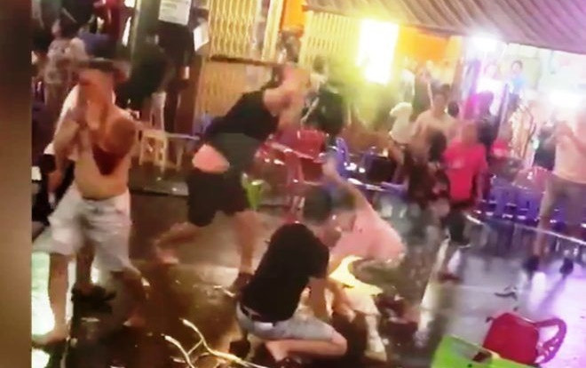 Khởi tố 10 đối tượng trong vụ hỗn chiến kinh hoàng ở phố Tây Bùi Viện Ảnh 2