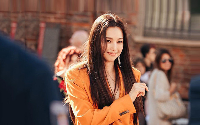 Hoa hậu đẹp nhất Hàn Quốc Honey Lee 'gây sốt' tại Milan Fashion Week Ảnh 2