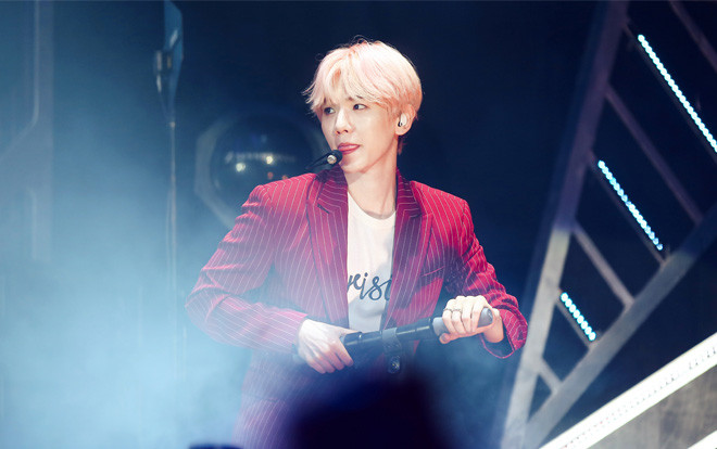 Lo lắng cho chấn thương hậu concert, Baekhyun (EXO) đáp lại sự quan tâm của fan bằng lời trấn an đáng yêu Ảnh 2