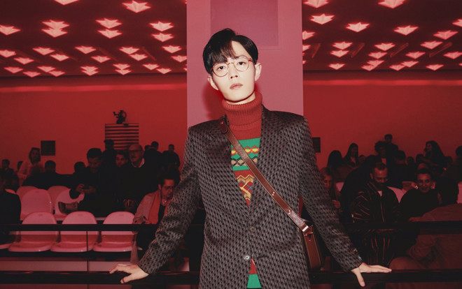 Những sao nam siêu hot chăm diện trang phục xa xỉ nhưng bị chê 'xấu lạ' Ảnh 2