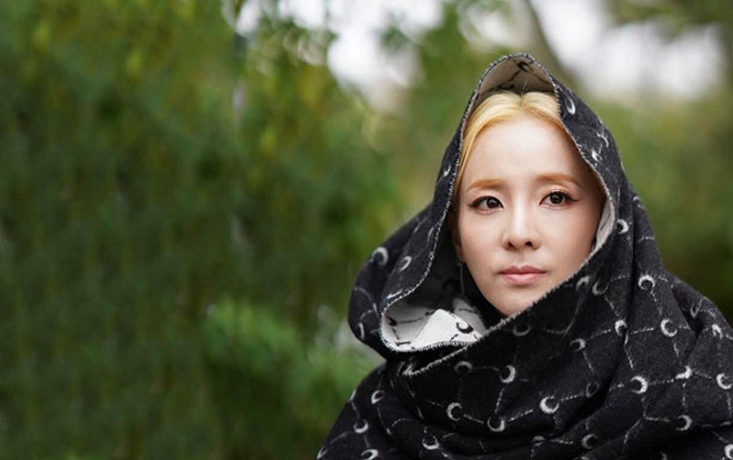 Dara trùm khăn kín mít vẫn sang chảnh vô đối tại Paris Fashion Week Ảnh 2