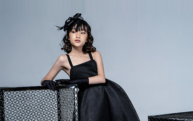 Những mẫu đầm đen quý tộc và sang trọng cho bé gái đi dự tiệc Ảnh 2