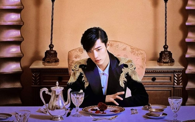 Nhìn loạt hình sang chảnh thần thánh này của Tiêu Chiến trong phụ bản BAZAAR tháng 10, ai còn dám chê anh quê mùa? Ảnh 2