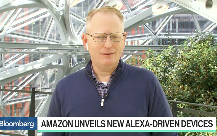 Nghe vô lý nhưng lại có thật: Sếp Amazon dùng AirPods khi 'quảng cáo' tai nghe Amazon Echo Buds Ảnh 2