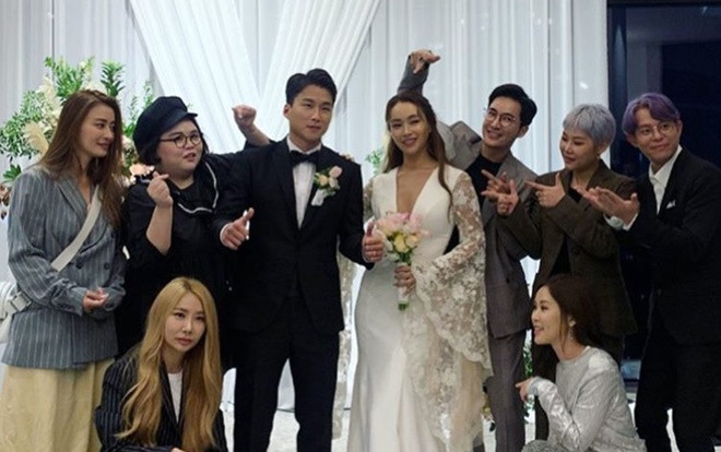 Sao nổi tiếng dự đám cưới của HVL 'Produce X 101', JeA trổ tài hát 'Gee' của SNSD Ảnh 2