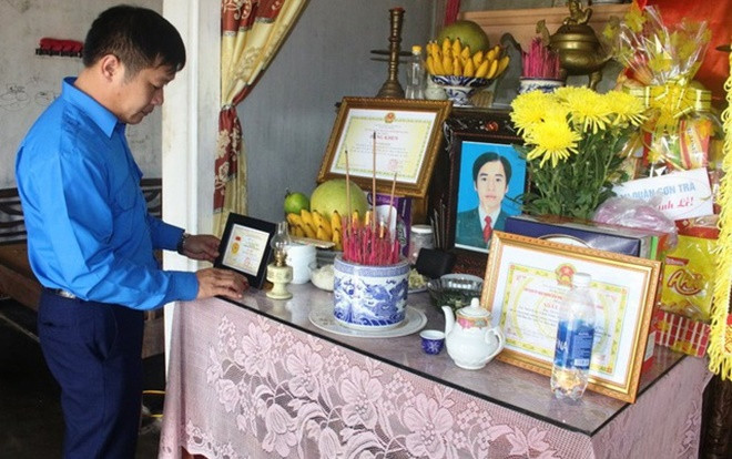 Quảng Trị: Truy tặng huy hiệu 'Tuổi trẻ dũng cảm' cho người dân tử nạn khi cứu du khách đi lạc Ảnh 2