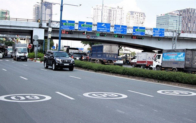 TP.HCM sơn biển báo tốc độ lên mặt đường như ở nước ngoài Ảnh 2