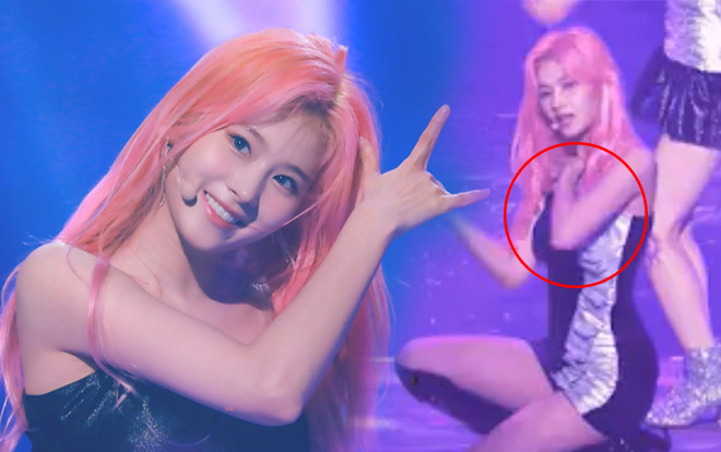 Gặp sự cố trang phục khi biểu diễn, Sana (Twice) khiến fan trầm trồ với cách xử lý như chưa có gì xảy ra Ảnh 2