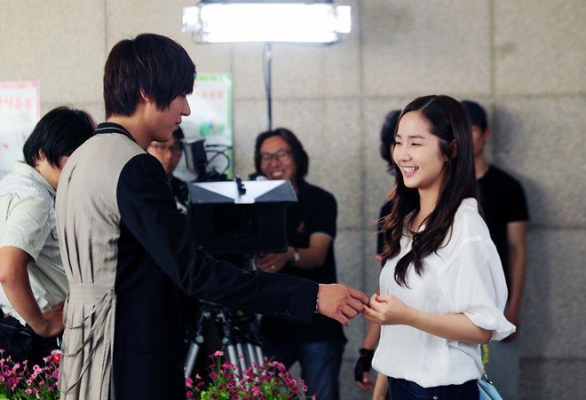 Số hưởng như Park Min Young, toàn ‘cặp kè’ với các mỹ nam đình đám xứ Hàn trong phim!
