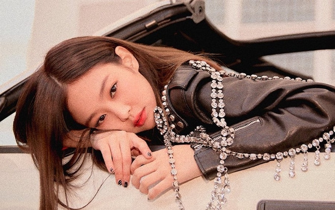 Jennie (BlackPink) là nghệ sĩ solo đầu tiên của Kpop làm được kỳ tích này trên đất Mỹ Ảnh 2
