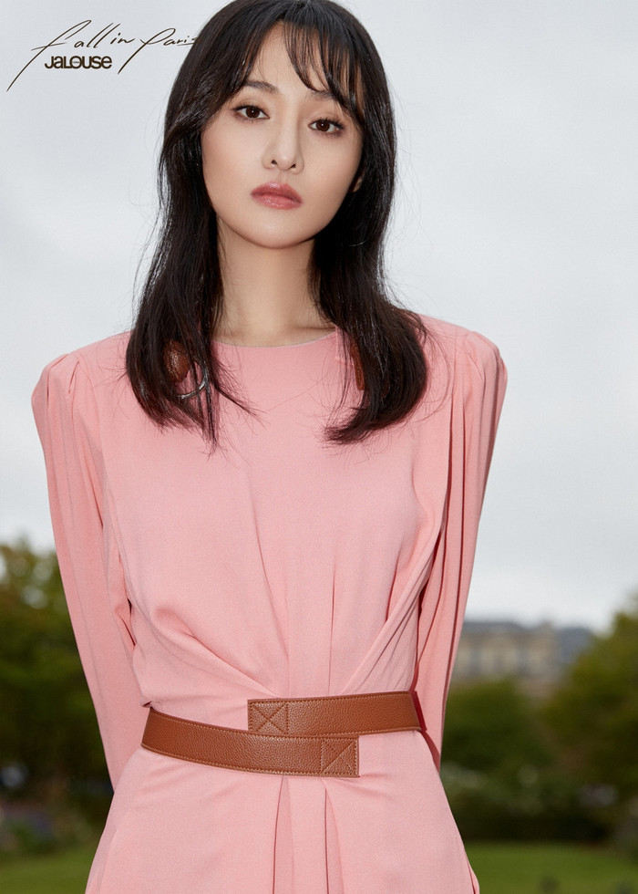 Trịnh Sảng tiều tụy qua những hình ảnh chưa qua chỉnh sửa ở tuần lễ thời trang Paris 2019