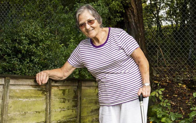 Nhiễm virus ăn thịt sau khi bị côn trùng bí ẩn cắn, cụ bà phải cắt cụt hai chân Ảnh 2