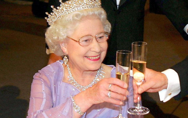 Những bí mật chưa kể về chuyện nấu nướng đồ ăn phục vụ Nữ hoàng Anh Ảnh 2