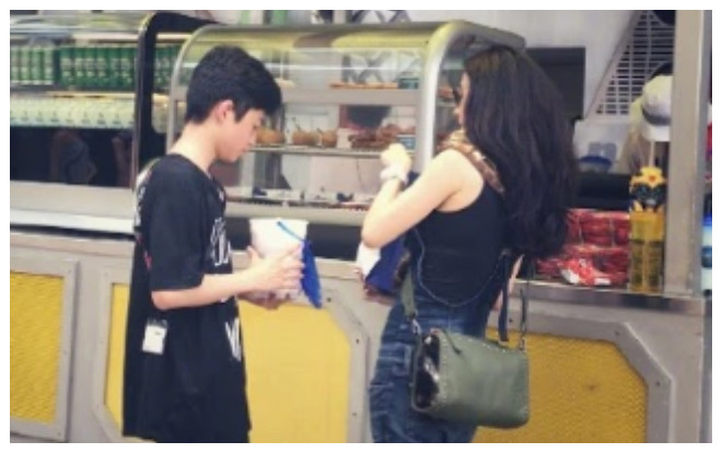 Con trai của Trương Bá Chi và Tạ Đình Phong gây sốt với vóc dáng cao lớn khi sánh đôi bên mẹ Ảnh 2