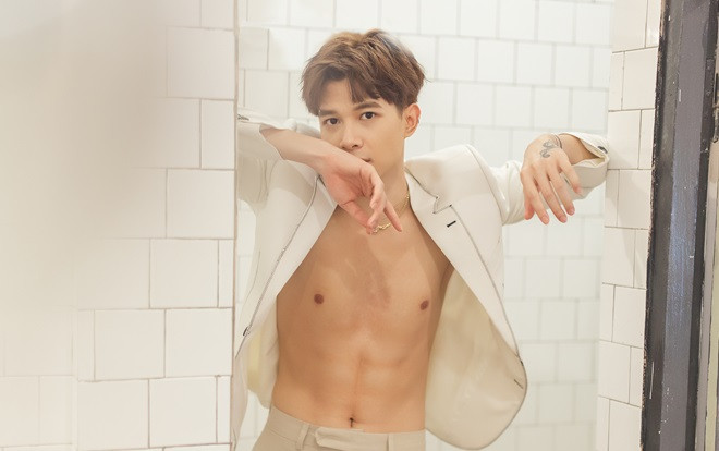 Tung bộ ảnh mừng sinh nhật, Anh Tú khiến fan 'đứng tim' vì body 6 múi cực phẩm vạn người mê Ảnh 2