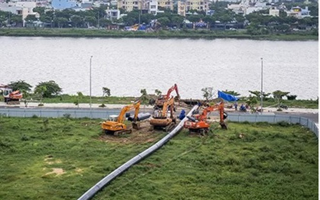 Đà Nẵng lần đầu tiên kéo thành công đường ống 'khủng' dài 370m vượt sông Hàn Ảnh 2