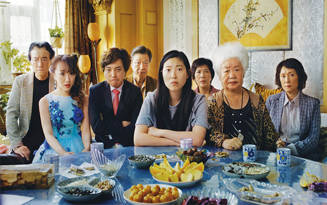 The Farewell: 10 điều bộ phim làm tốt hơn so với tác phẩm Crazy Rich Asians Ảnh 2